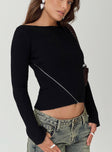 Long sleeve top Straight neckline, rib-knit material, split hem with zip fastening Good stretch, unlined 