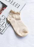 Ribbed Ruffle Socks Cream