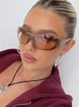 Brown sunglasses Moulded nose bridge, brown tinted lenses, lightweight