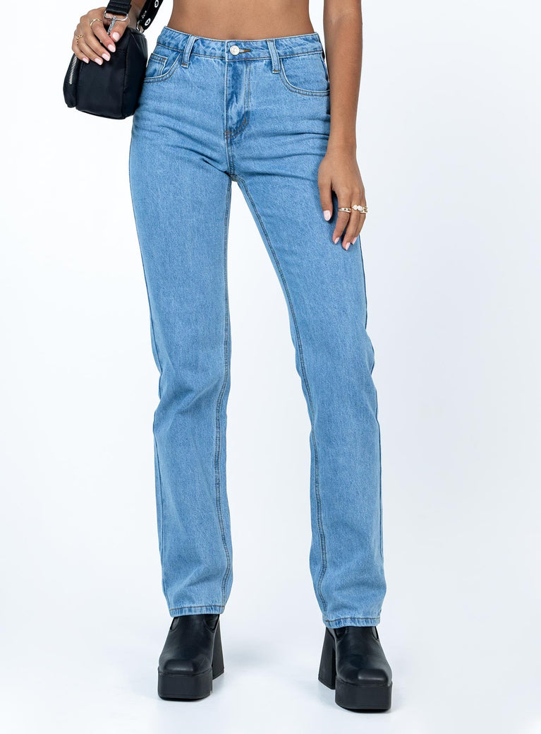 Front view of model wearing  front Princess Polly High Waisted  Hewie Mom Jeans Denim