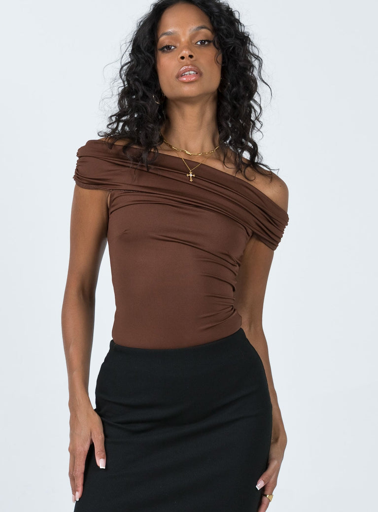 front view of model wearing Princess Polly Stocklin Off Shoulder Bodysuit Chocolate Short Sleeves straight 