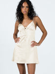 Front view of model wearing  front Princess Polly Sweetheart Neckline  Cosmo Mini Dress Champagne