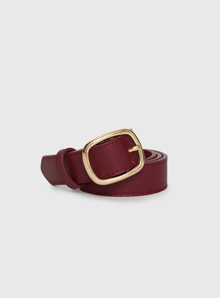 Weekend Travels Belt Dark Red