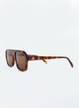 Sunglasses Plastic frame Moulded nose bridge Brown tinted lenses