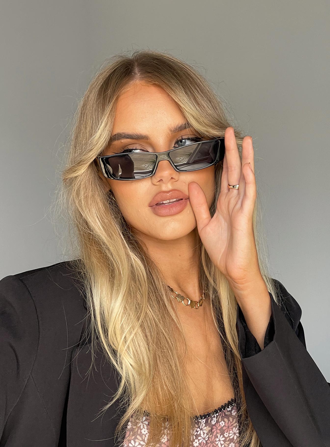 Amazon.com: FREYRS Taylor Designer Square Oversized Fashion Womens Sunglasses  Eyewear (Black) : Clothing, Shoes & Jewelry