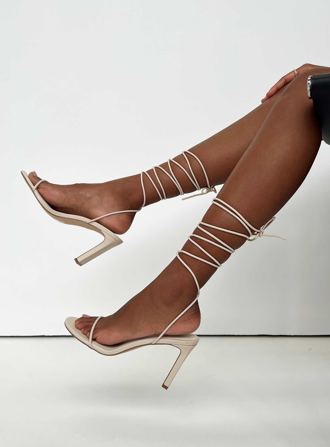 Thin deals strap heel