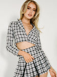 Cropped blazer Plaid print Lapel collar Single button fastening at front Non-stretch