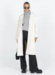 Oversized coat Lapel collar Twin front pockets Removable waist tie