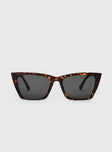 Square sunglasses Tortoiseshell, smoke tinted lens, moulded nose bridge