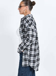 Long sleeve shirt Plaid print Classic collar Button fastening t front Chest pocket Single button cuff