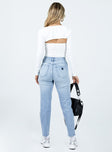 Jeans Classic five-pocket design Zip & button fastening High waisted Branded patch on back Slim leg