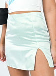 Mini skirt A line fit 100% recycled fibers  Silky material  Printed design  Invisible zip fastening at back  Side slit 